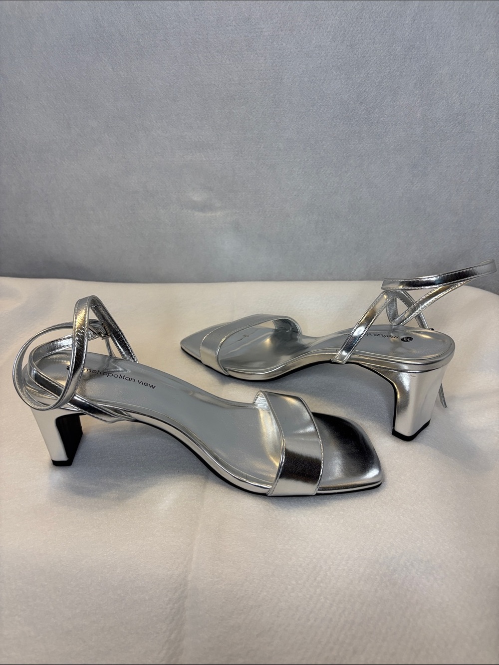 Metallic Silver Slingback Block Heel Sandals Metropolitan View 8.5 - Picture 2 of 3